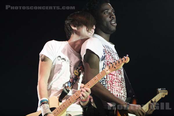 BLOC PARTY - 2005-11-14 - PARIS - Zenith - Rowland Kelechukwu Okereke - Russell Dean Lissack
